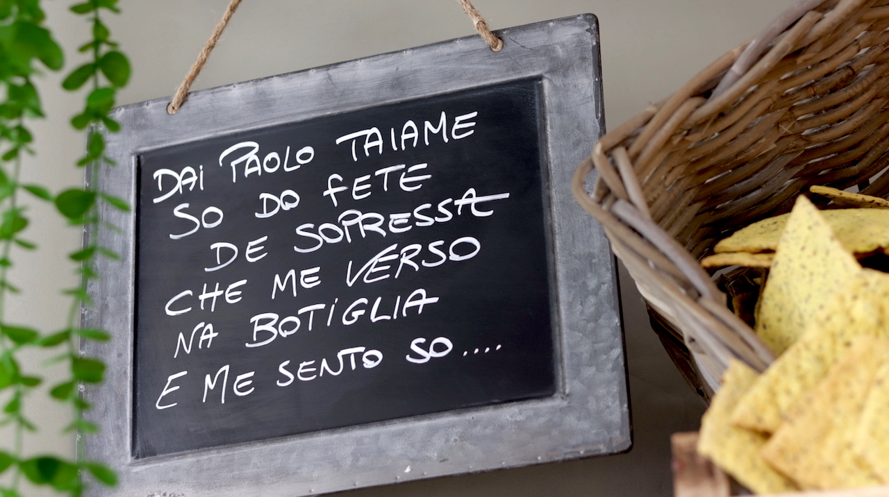 Lavagna con una frase divertente