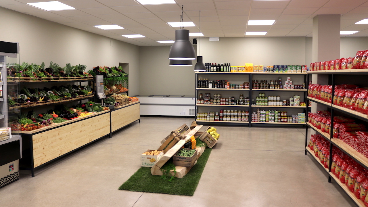 Panoramica interna del supermercato