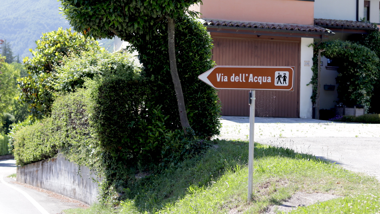 Indicazione della via dell'acqua